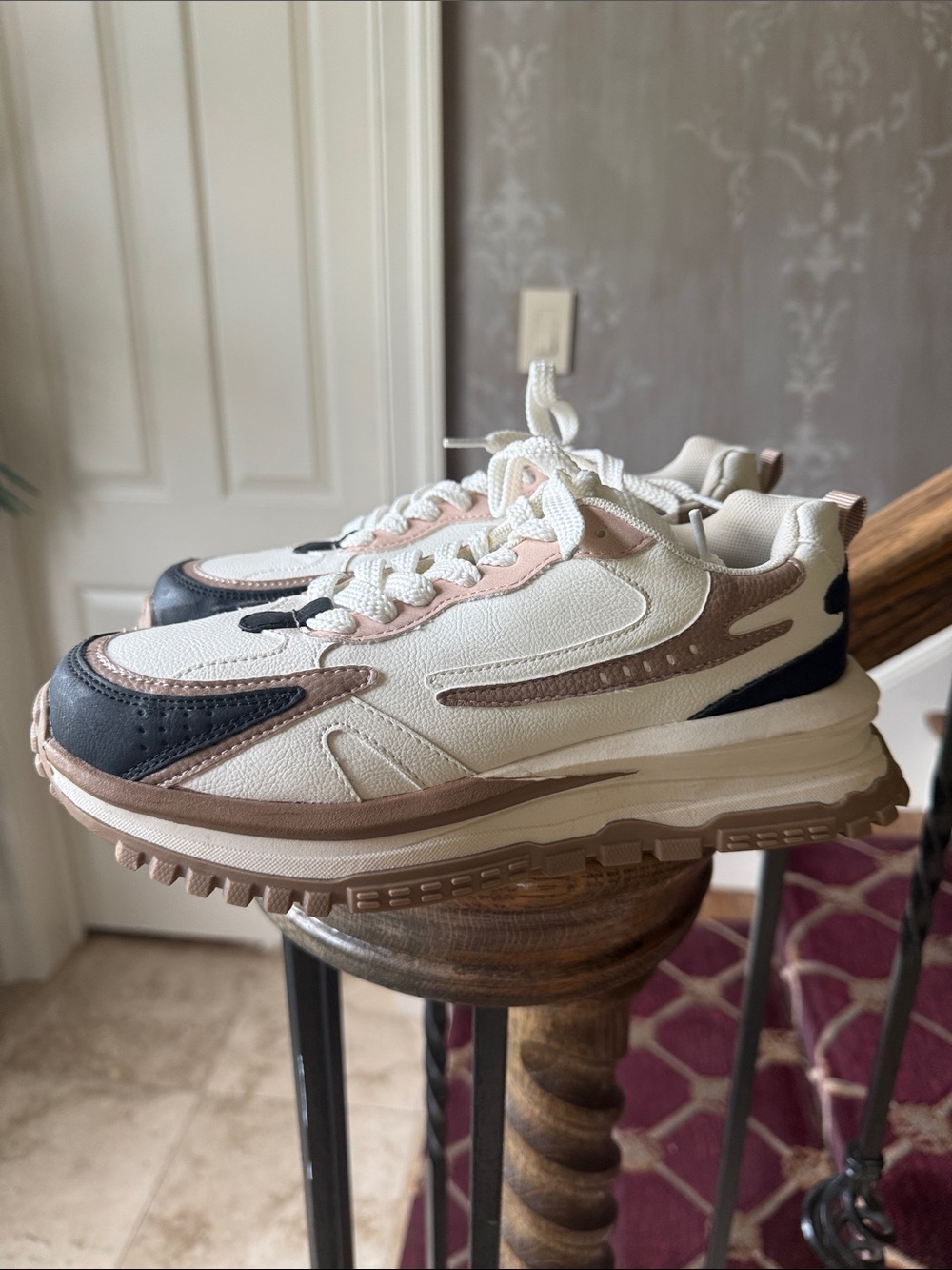 BLOWISH Malibu ladies sneaker size 8 excellent condition